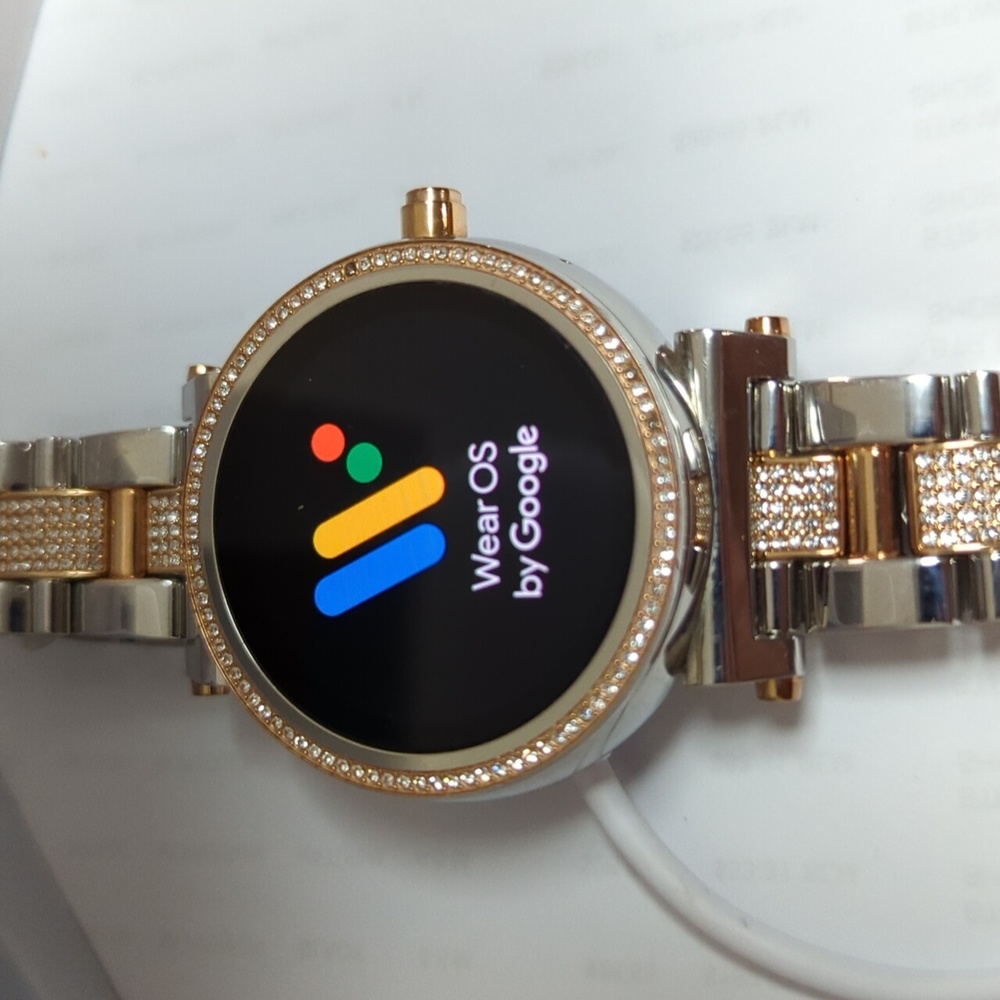 New & Authentic Michael Kors Smart watch Rose Gold/Silver - Picture 12 of 15